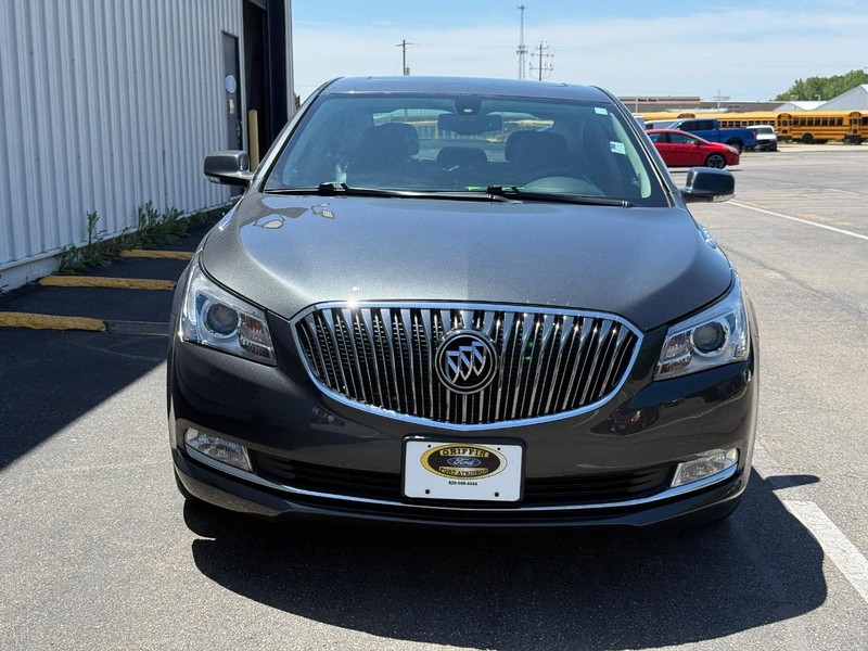 Buick LaCrosse Vehicle Full-screen Gallery Image 6