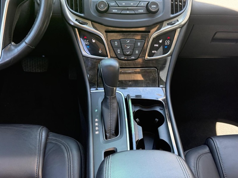 Buick LaCrosse Vehicle Full-screen Gallery Image 14