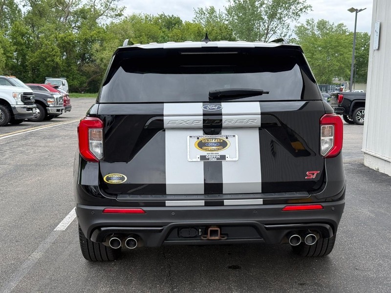 Ford Explorer Vehicle Full-screen Gallery Image 4