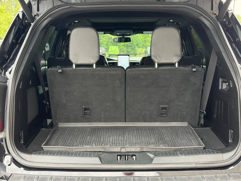 Ford Explorer Vehicle Full-screen Gallery Image 5