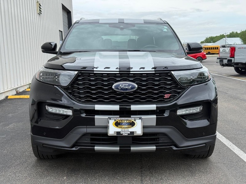 Ford Explorer Vehicle Full-screen Gallery Image 6