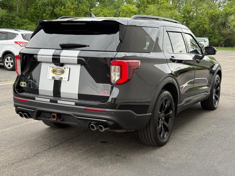 Ford Explorer Vehicle Full-screen Gallery Image 8