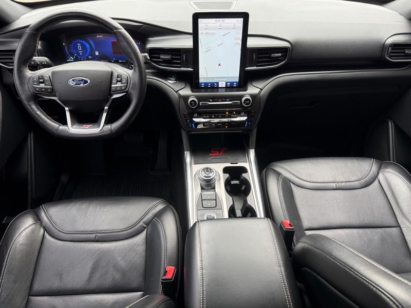 Ford Explorer Vehicle Full-screen Gallery Image 9