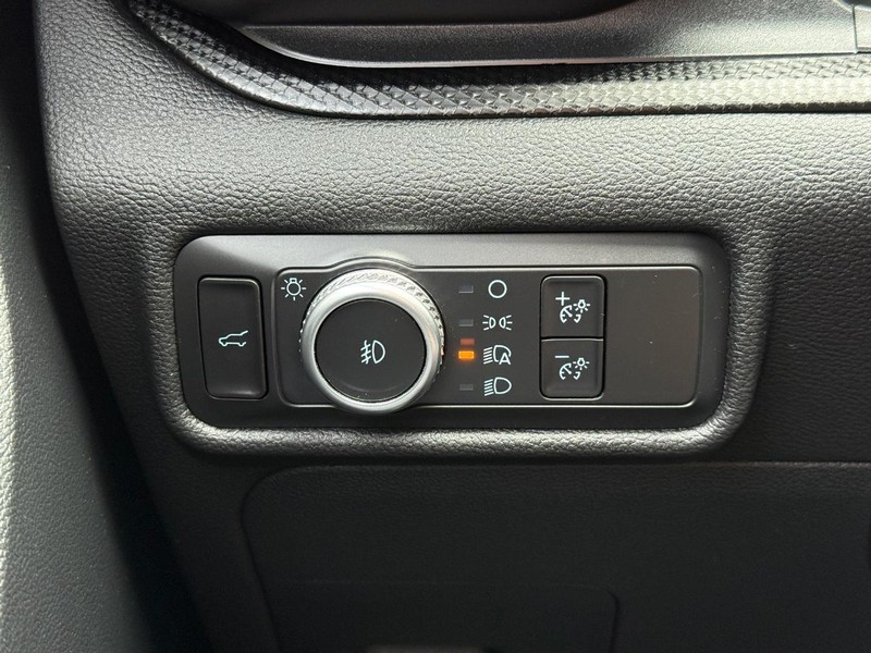 Ford Explorer Vehicle Full-screen Gallery Image 20