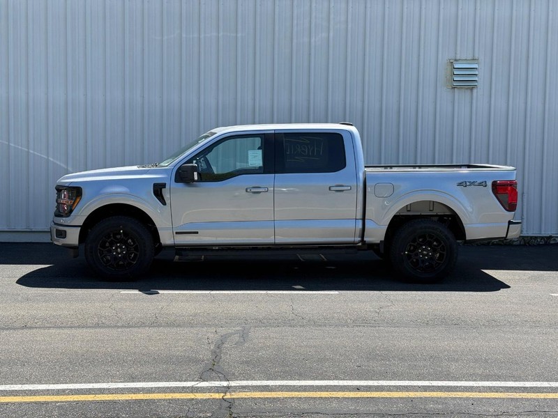 Ford F-150 Vehicle Full-screen Gallery Image 2