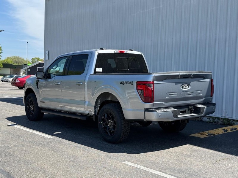 Ford F-150 Vehicle Full-screen Gallery Image 3