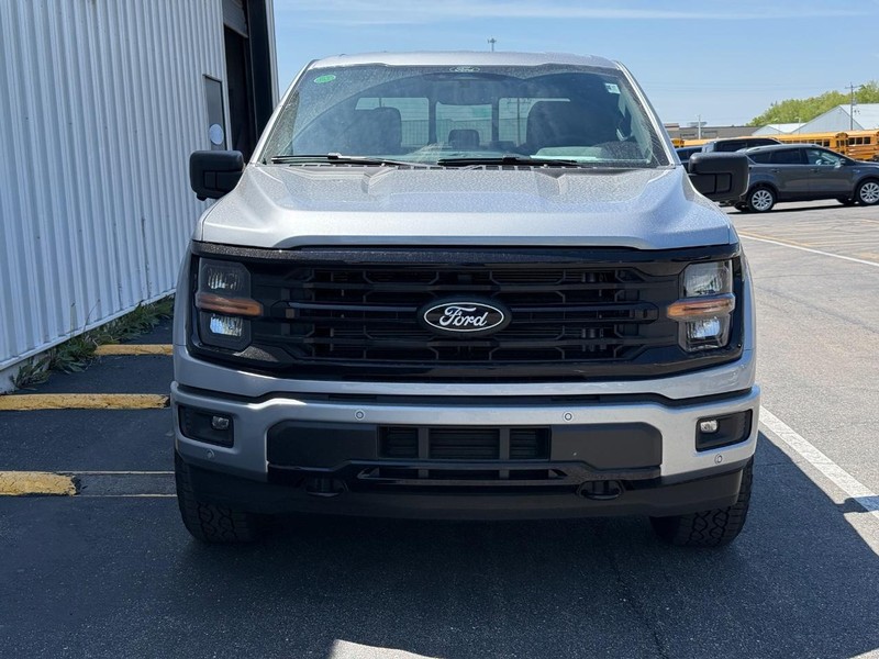 Ford F-150 Vehicle Full-screen Gallery Image 8
