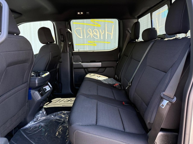 Ford F-150 Vehicle Full-screen Gallery Image 9