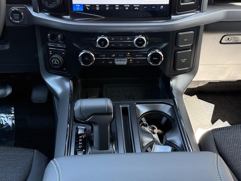 Ford F-150 Vehicle Full-screen Gallery Image 12