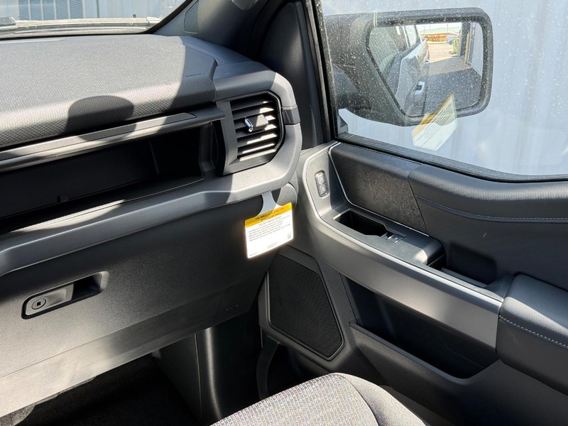 Ford F-150 Vehicle Full-screen Gallery Image 14