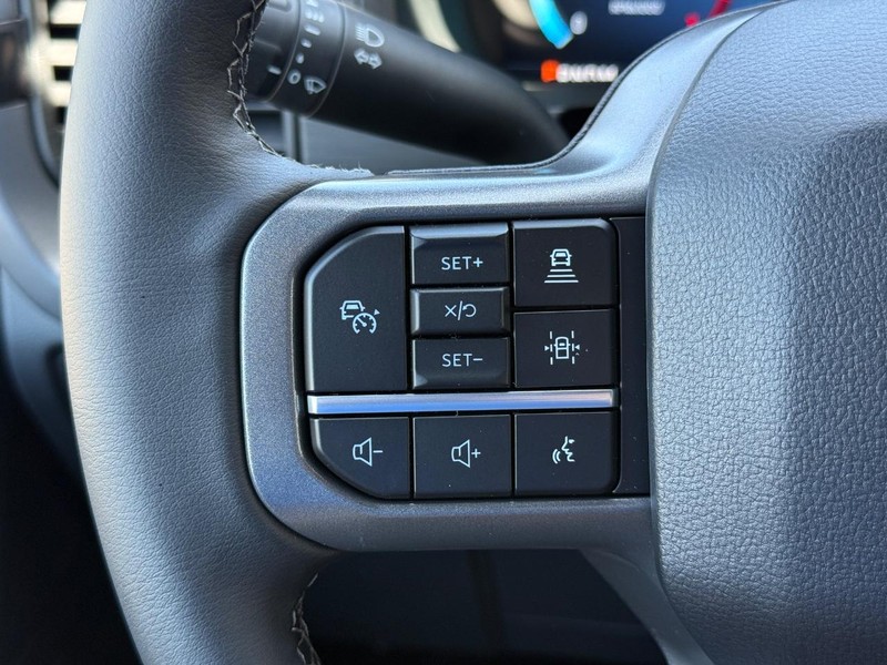 Ford F-150 Vehicle Full-screen Gallery Image 15