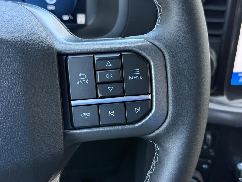 Ford F-150 Vehicle Full-screen Gallery Image 16