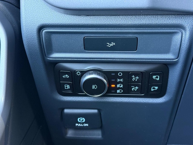 Ford F-150 Vehicle Full-screen Gallery Image 21