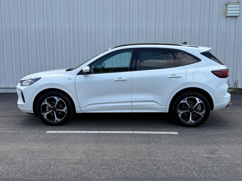 Ford Escape Vehicle Full-screen Gallery Image 2