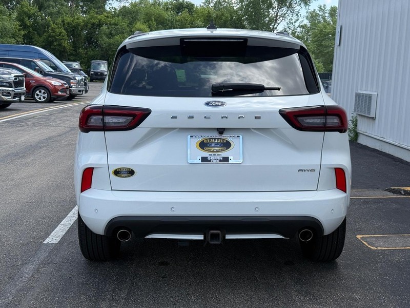 Ford Escape Vehicle Full-screen Gallery Image 3