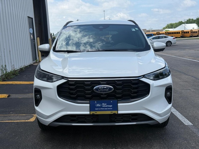 Ford Escape Vehicle Full-screen Gallery Image 5