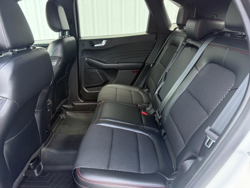 Ford Escape Vehicle Full-screen Gallery Image 8