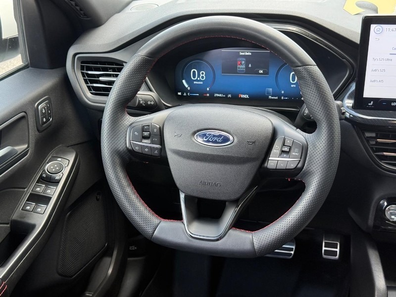 Ford Escape Vehicle Full-screen Gallery Image 12