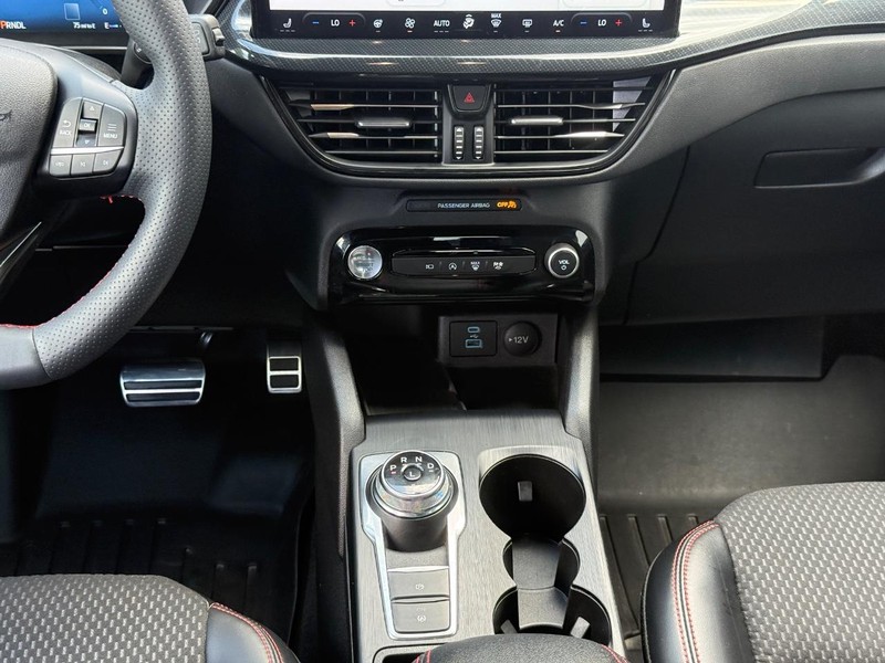 Ford Escape Vehicle Full-screen Gallery Image 13