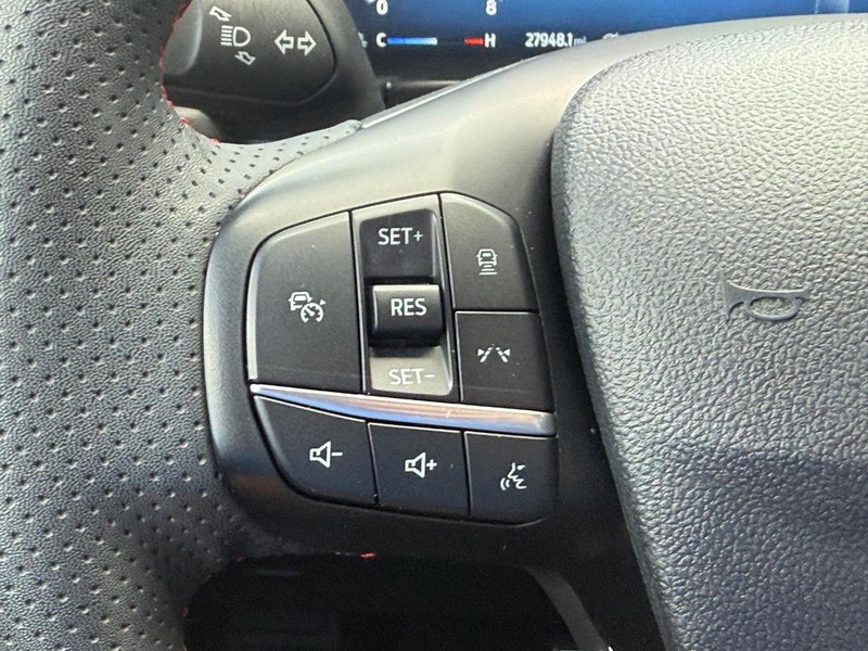 Ford Escape Vehicle Full-screen Gallery Image 14