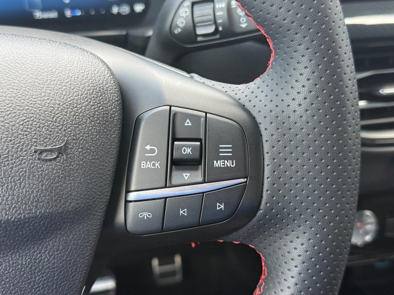 Ford Escape Vehicle Full-screen Gallery Image 15