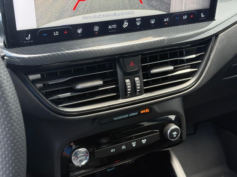 Ford Escape Vehicle Full-screen Gallery Image 16