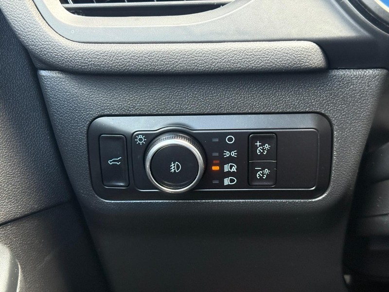 Ford Escape Vehicle Full-screen Gallery Image 20