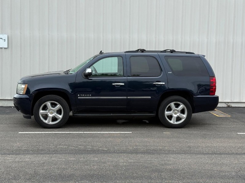 Chevrolet Tahoe Vehicle Full-screen Gallery Image 2