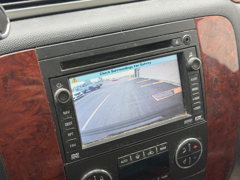 Chevrolet Tahoe Vehicle Full-screen Gallery Image 17