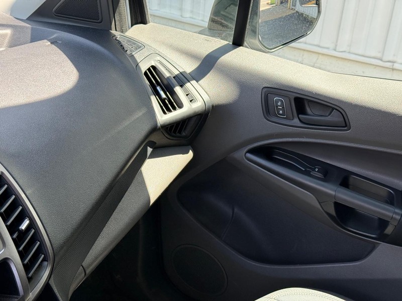 Ford Transit Connect Van Vehicle Full-screen Gallery Image 14