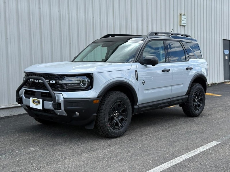 Ford Bronco Sport Vehicle Full-screen Gallery Image 2