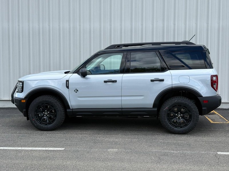 Ford Bronco Sport Vehicle Full-screen Gallery Image 3