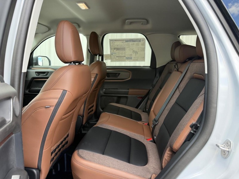Ford Bronco Sport Vehicle Full-screen Gallery Image 6