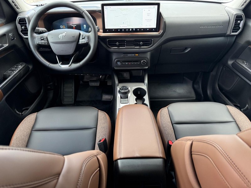Ford Bronco Sport Vehicle Full-screen Gallery Image 7
