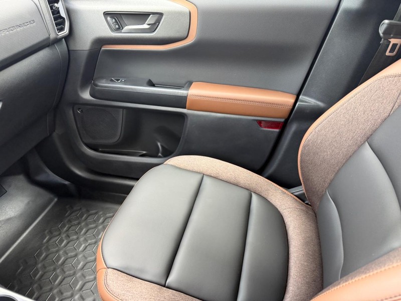 Ford Bronco Sport Vehicle Full-screen Gallery Image 15