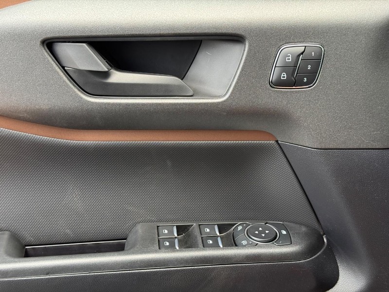 Ford Bronco Sport Vehicle Full-screen Gallery Image 17