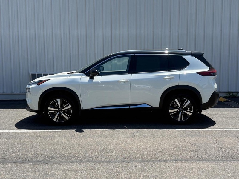 Nissan Rogue Vehicle Full-screen Gallery Image 2