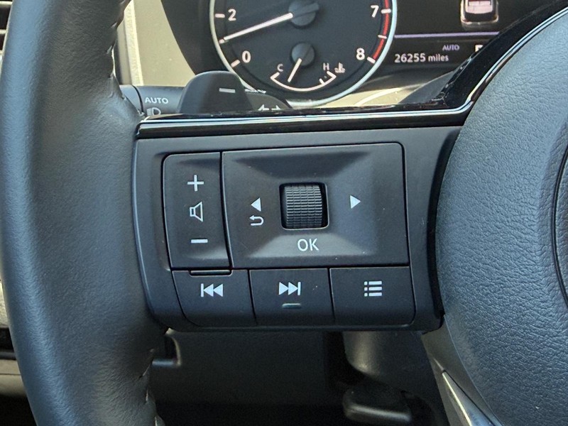 Nissan Rogue Vehicle Full-screen Gallery Image 15