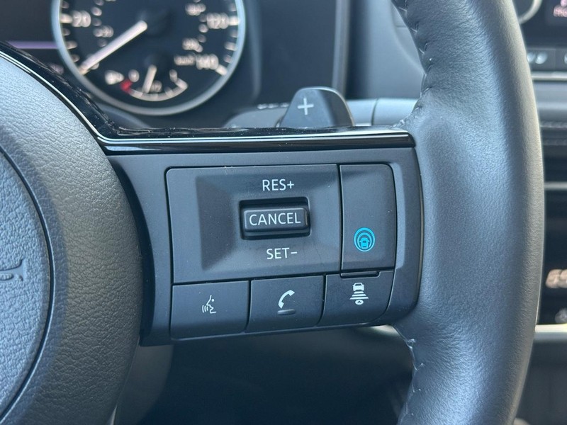 Nissan Rogue Vehicle Full-screen Gallery Image 16
