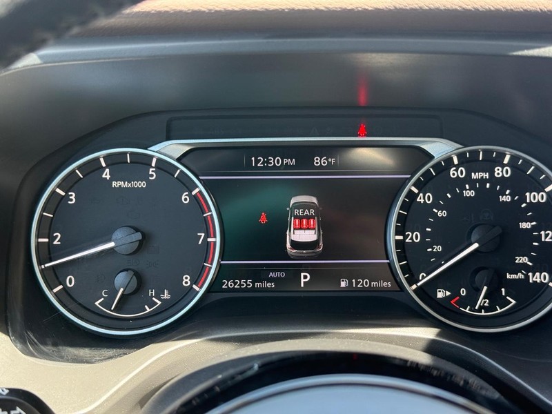 Nissan Rogue Vehicle Full-screen Gallery Image 17