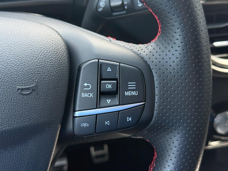 Ford Escape Vehicle Full-screen Gallery Image 16