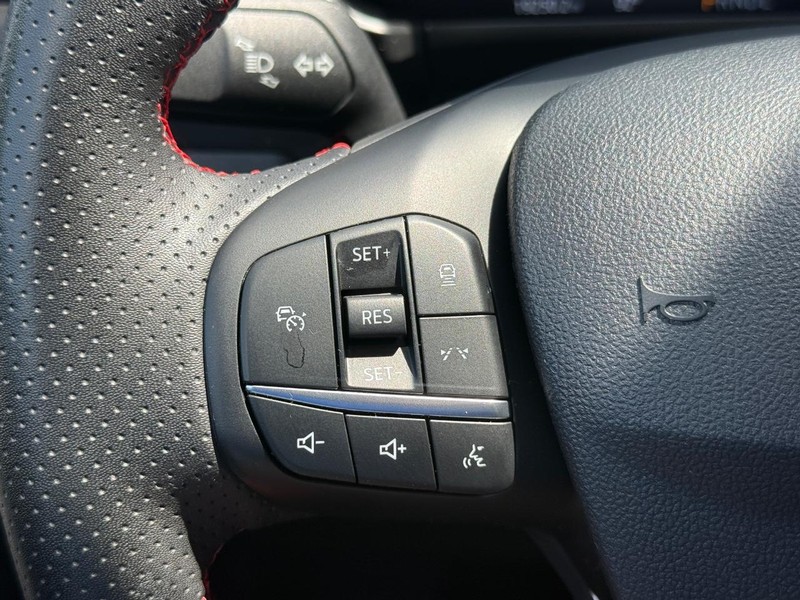 Ford Escape Vehicle Full-screen Gallery Image 17