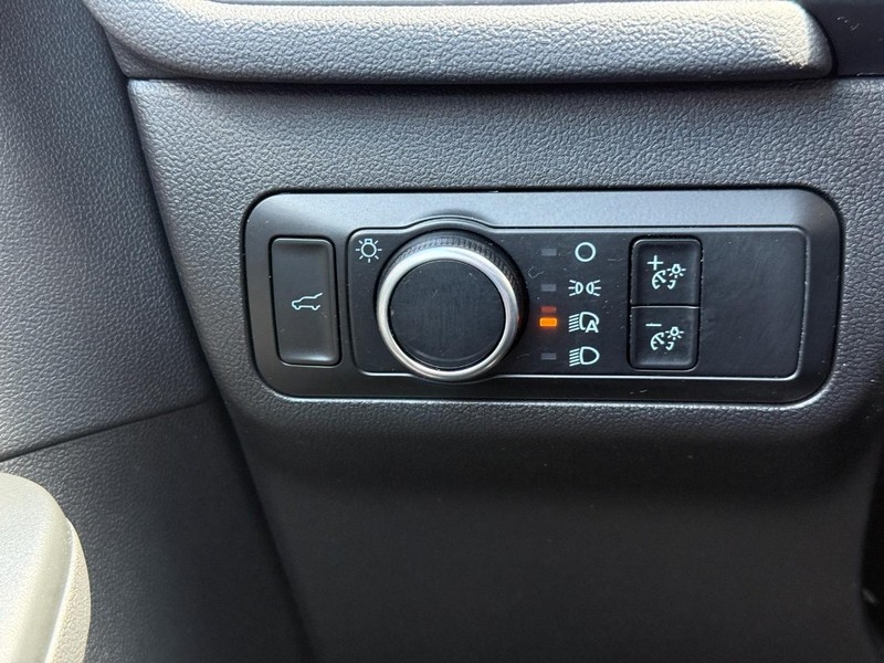 Ford Escape Vehicle Full-screen Gallery Image 19