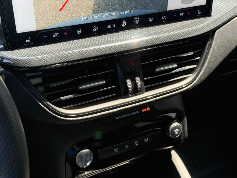Ford Escape Vehicle Full-screen Gallery Image 21