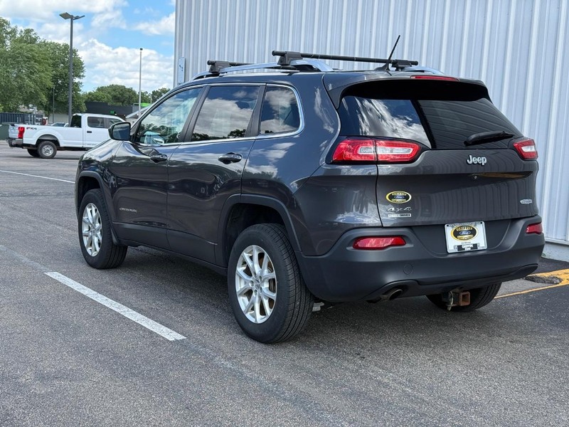 Jeep Cherokee Vehicle Full-screen Gallery Image 5
