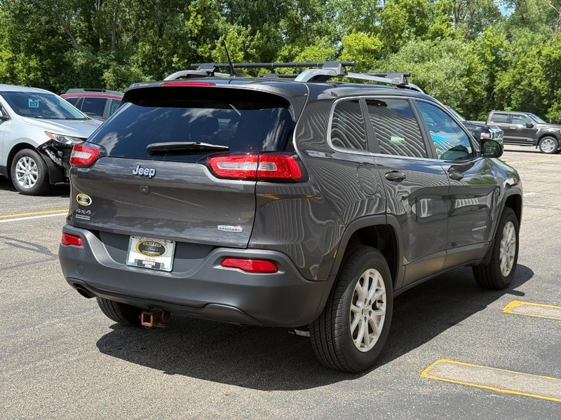Jeep Cherokee Vehicle Full-screen Gallery Image 7