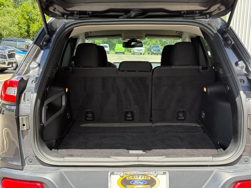 Jeep Cherokee Vehicle Full-screen Gallery Image 8