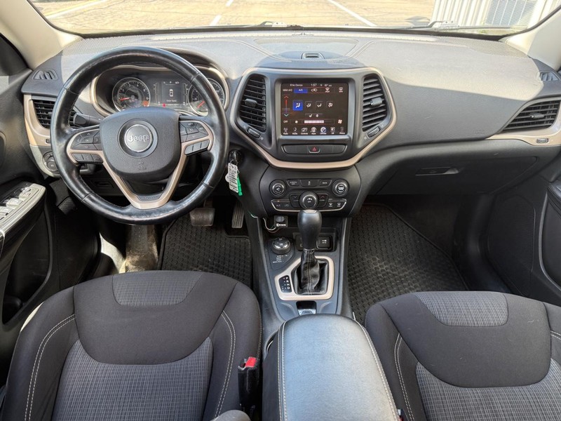 Jeep Cherokee Vehicle Full-screen Gallery Image 9