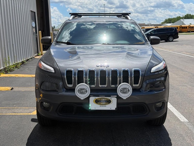 Jeep Cherokee Vehicle Full-screen Gallery Image 11