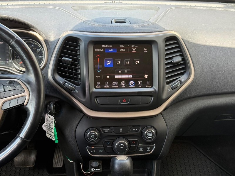 Jeep Cherokee Vehicle Full-screen Gallery Image 12